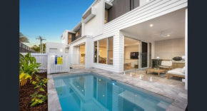 Chic Coastal Townhouse - Moments from the Shore!